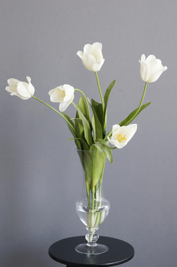 ホワイトチューリップ５輪 ブライトベース(花器変更) 造花 アートフラワー Akanbi