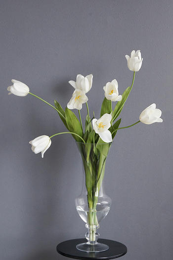 ホワイトチューリップ８輪 ブライトベース(花器変更) 造花 アートフラワー Akanbi