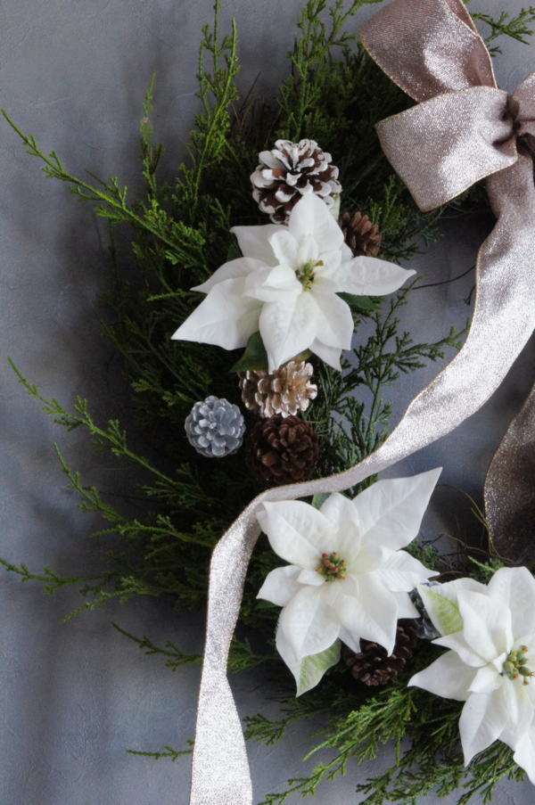 ホワイトポインセチア　クリスマスリース（サイズ大） 造花 アートフラワー Akanbi