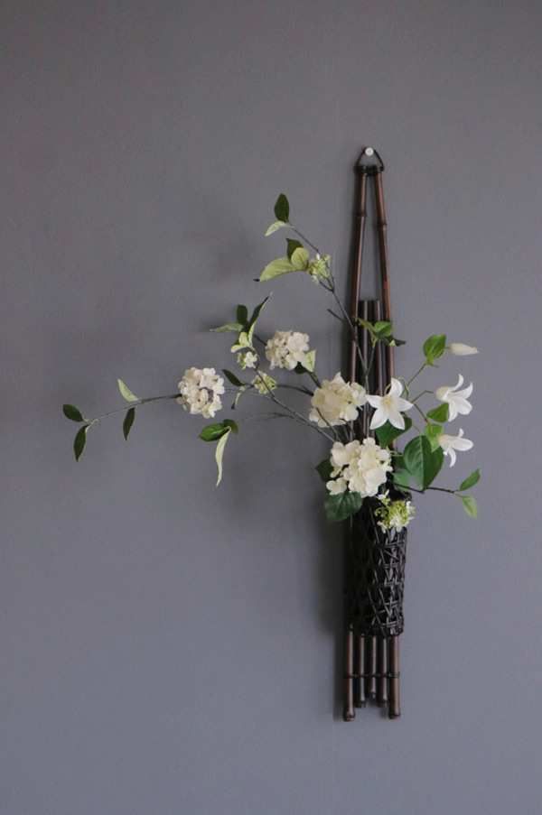 クレマチス×ホワイト紫陽花  黒竹掛け 和風スタイル 造花 アートフラワー Akanbi