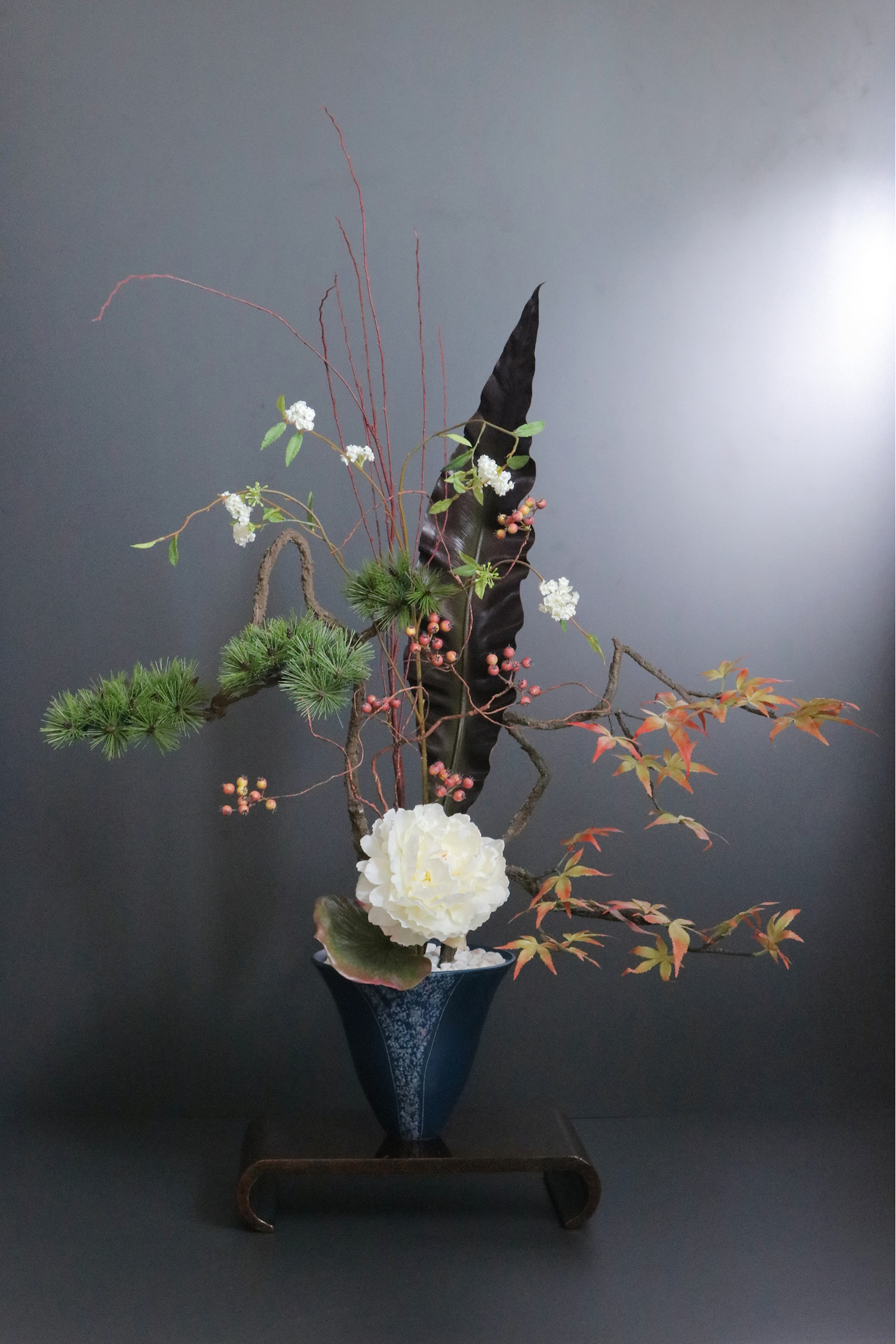 ホワイト芍薬×モミジ 和風スタイル 造花 アートフラワー Akanbi