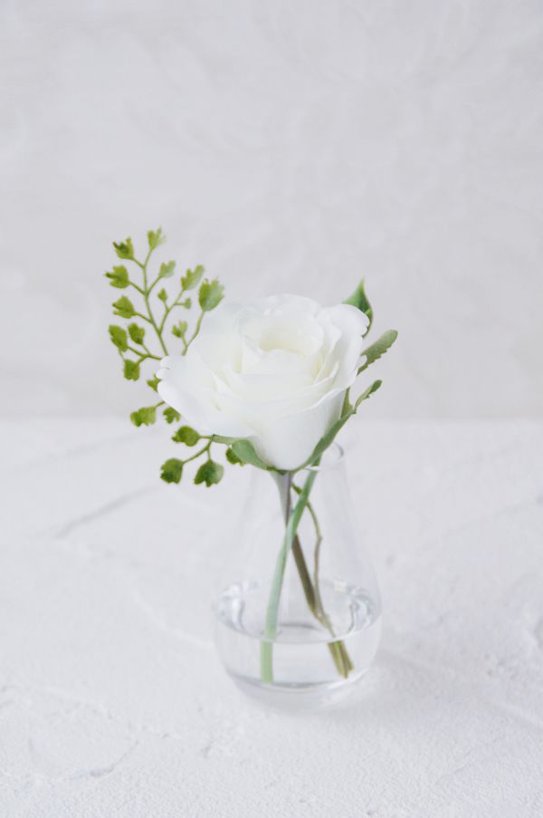 ホワイトローズ プチドロップベース【ギフトバッグ対応可】 造花 アートフラワー Akanbi