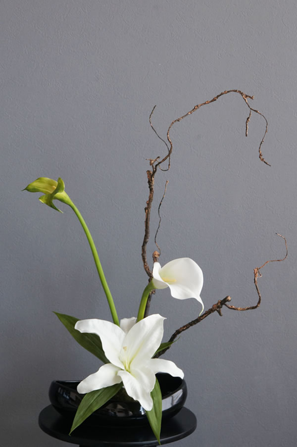 カサブランカ×ホワイトカラー 和風スタイル（一部花材変更あり） 造花 アートフラワー Akanbi