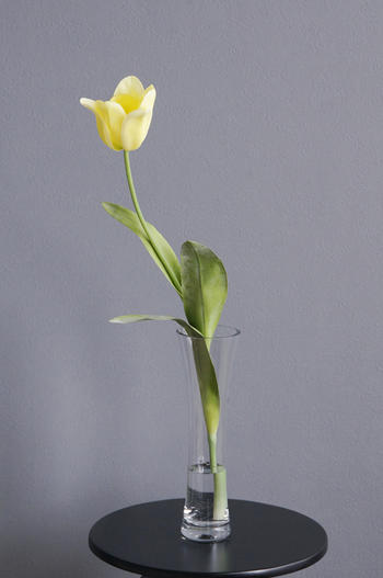 イエローチューリップ１輪 フルートベース 造花 アートフラワー Akanbi