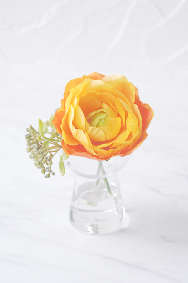オレンジラナンキュラス×キシミア プチソーサーベース【ギフトバッグ対応可】 造花 アートフラワー Akanbi
