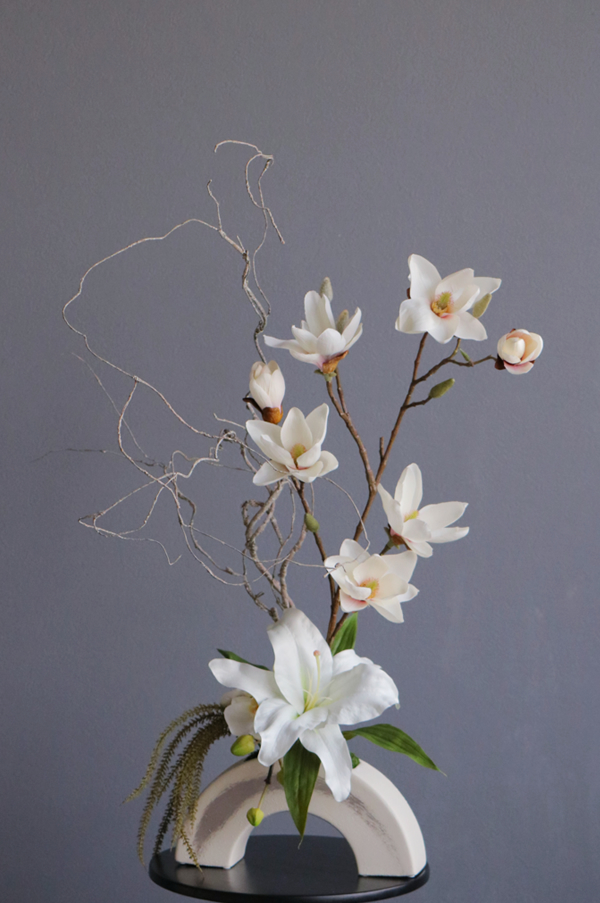 カサブランカ×ライトピンクマグノリア 半月べ―ス 和風スタイル 造花 アートフラワー Akanbi