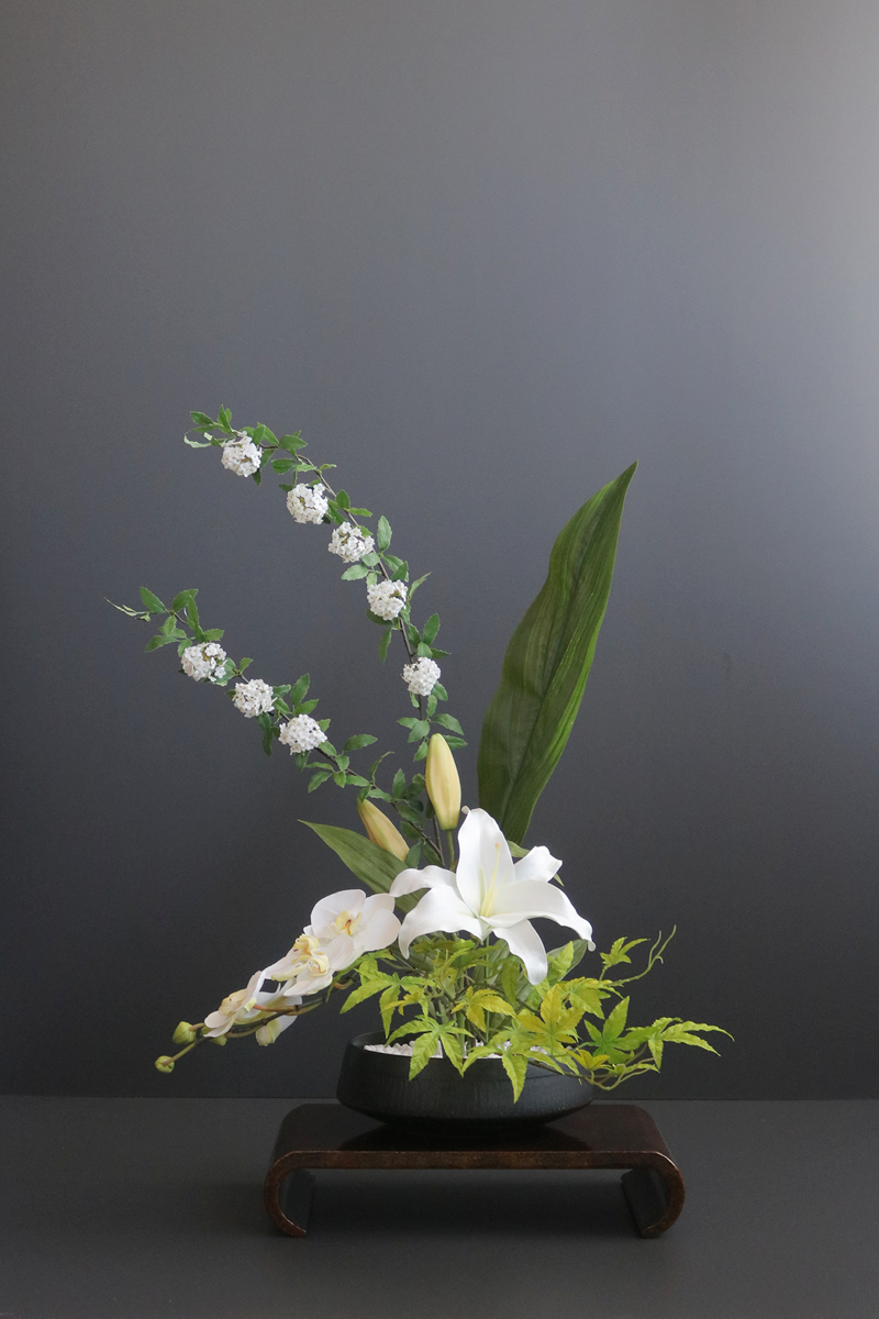カサブランカ×胡蝶蘭×コデマリ 和風スタイル(花器変更) 造花 アートフラワー Akanbi