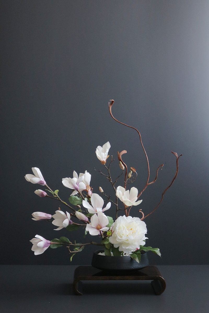 ホワイト芍薬×ピンクマグノリア 和風スタイル(花器変更) 造花 アートフラワー Akanbi