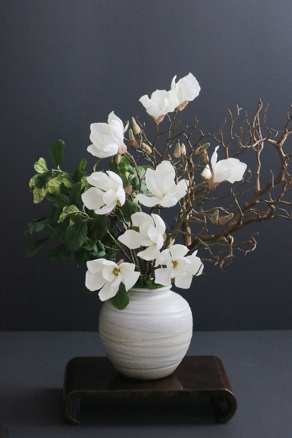 木蓮×マンザニータブランチ 和風アレンジメントスタイル 造花 アートフラワー Akanbi